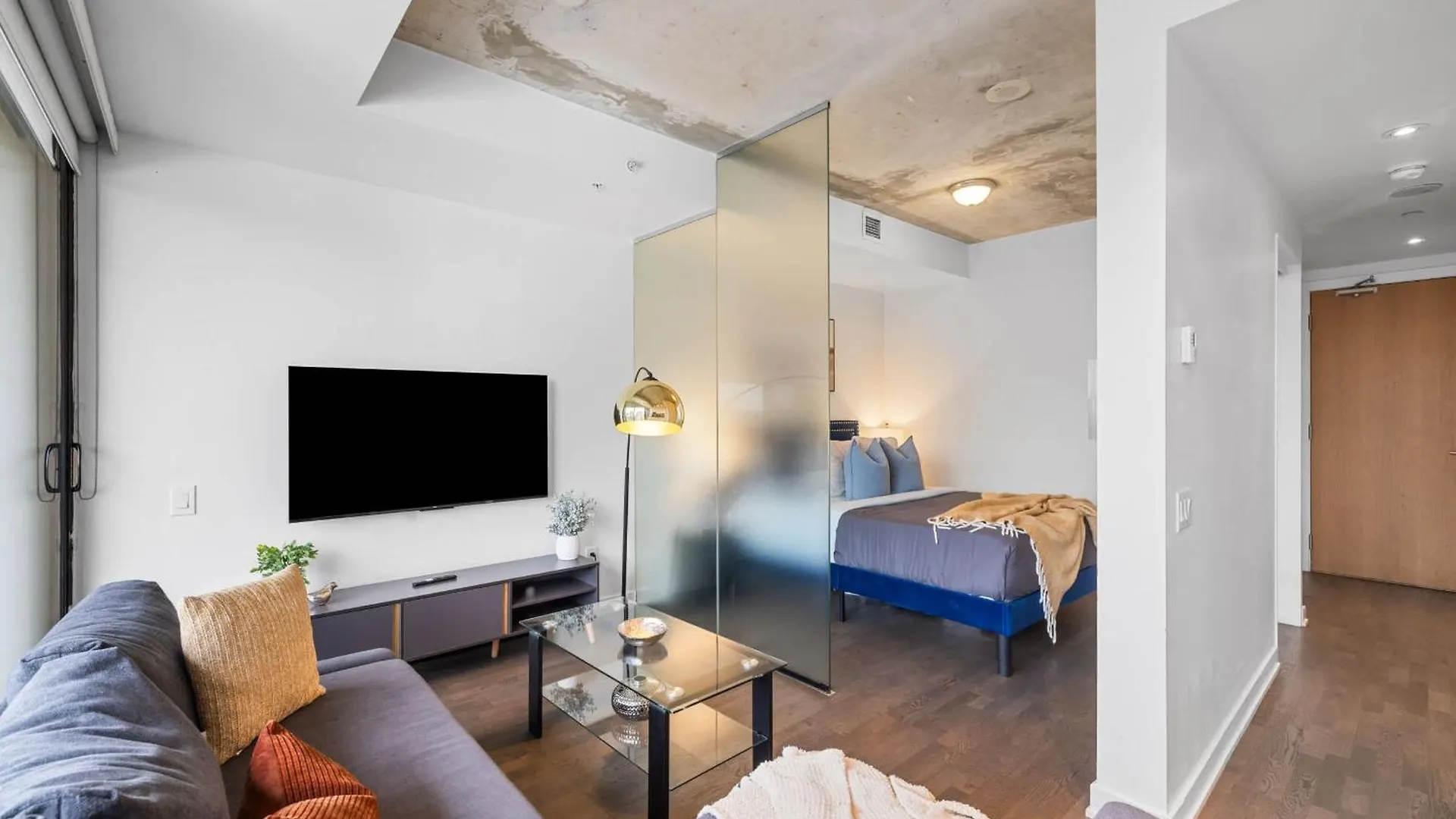 King St W Haven Steps To Gourmet Dining Appartement Toronto Canada