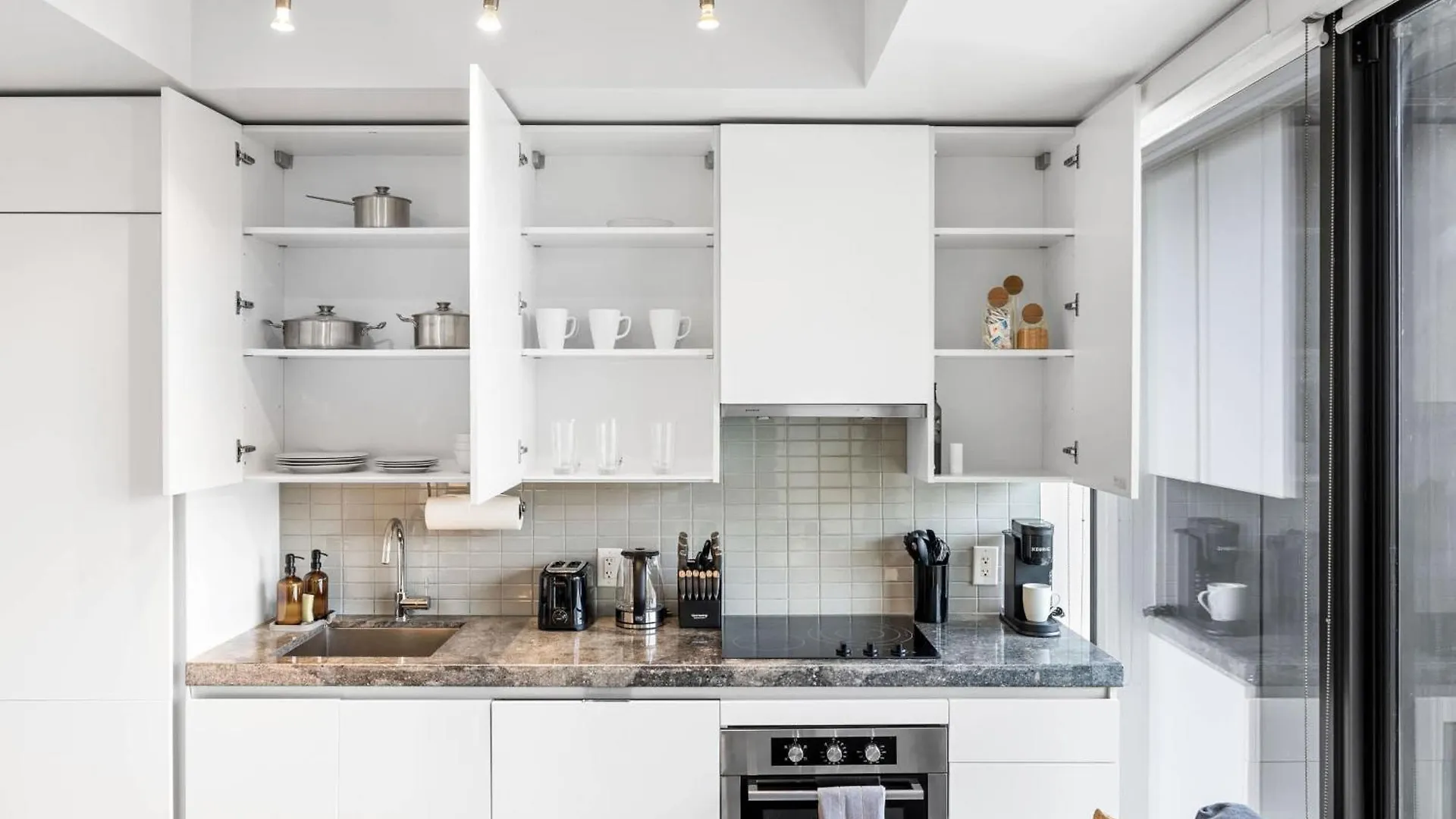 King St W Haven Steps To Gourmet Dining Appartement Toronto Canada